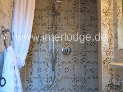 INTERLODGE Köln: Komplett möblierte DG-Wohnung mit großer Dachterrasse