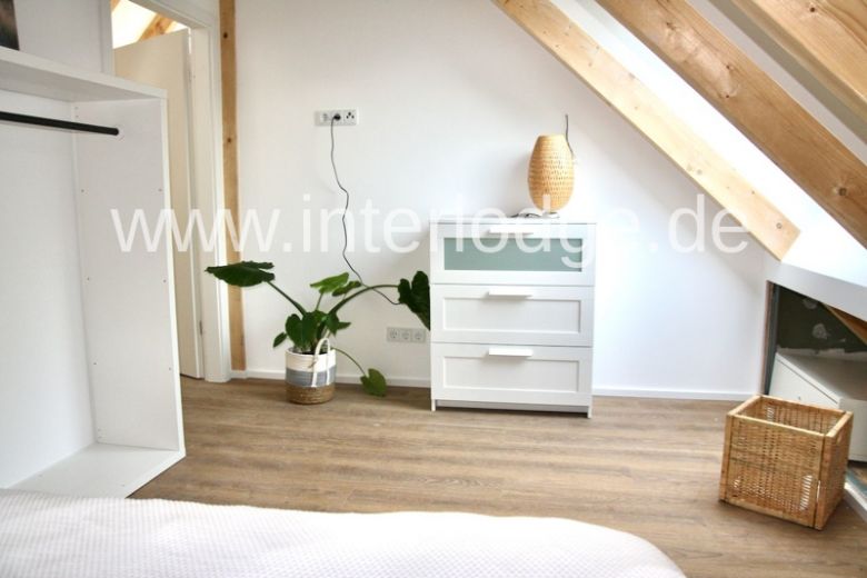 INTERLODGE Hochwertig möbliertes Atelier im Park mit Kamin in Neuss-Holzheim