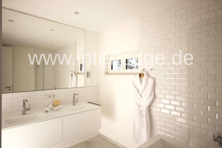 INTERLODGE Hochwertig m&ouml;bliertes Atelier im Park mit Kamin in Neuss-Holzheim