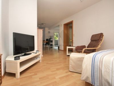 ZeitwohnKontor: Schick modern möblierte Wohnung mit Balkon, WLAN und Stellplatz