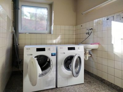 Möblierte 3-Zimmer-Wohnung mit Balkon und tollem, modernen Bad, Stellplatz  mögl., WLAN aktiv, ruhig und zentral