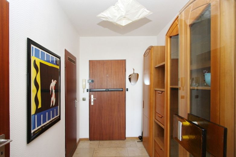 Möblierte 3-Zimmer-Wohnung mit Balkon und tollem, modernen Bad, Stellplatz  mögl., WLAN aktiv, ruhig und zentral