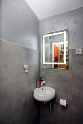 Möblierte 3-Zimmer-Wohnung mit Balkon und tollem, modernen Bad, Stellplatz  mögl., WLAN aktiv, ruhig und zentral