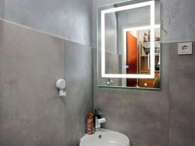 Möblierte 3-Zimmer-Wohnung mit Balkon und tollem, modernen Bad, Stellplatz  mögl., WLAN aktiv, ruhig und zentral