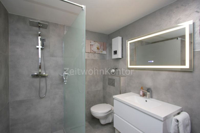 Möblierte 3-Zimmer-Wohnung mit Balkon und tollem, modernen Bad, Stellplatz  mögl., WLAN aktiv, ruhig und zentral