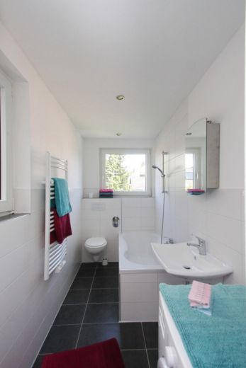 Modern und schick, ruhige Lage, 2 min zur S-Bahn!  Bright, modern, 2 min to the S-Bahn!