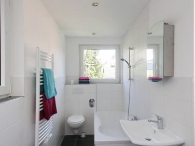 Modern und schick, ruhige Lage, 2 min zur S-Bahn!  Bright, modern, 2 min to the S-Bahn!