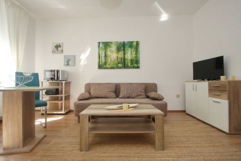 Modern und schick, ruhige Lage, 2 min zur S-Bahn!  Bright, modern, 2 min to the S-Bahn!