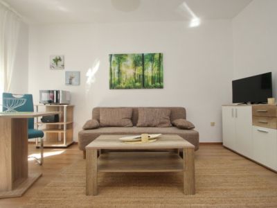 Modern und schick, ruhige Lage, 2 min zur S-Bahn!  Bright, modern, 2 min to the S-Bahn!