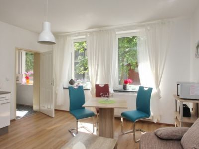 Modern und schick, ruhige Lage, 2 min zur S-Bahn!  Bright, modern, 2 min to the S-Bahn!