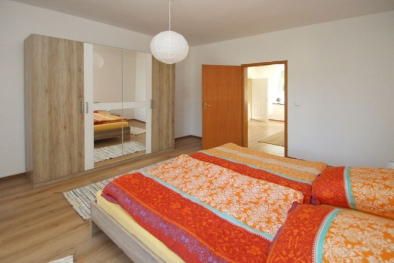 Modern und schick, ruhige Lage, 2 min zur S-Bahn!  Bright, modern, 2 min to the S-Bahn!