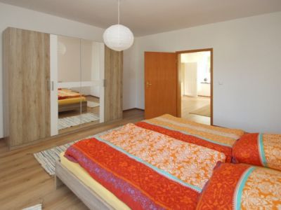 Modern und schick, ruhige Lage, 2 min zur S-Bahn!  Bright, modern, 2 min to the S-Bahn!