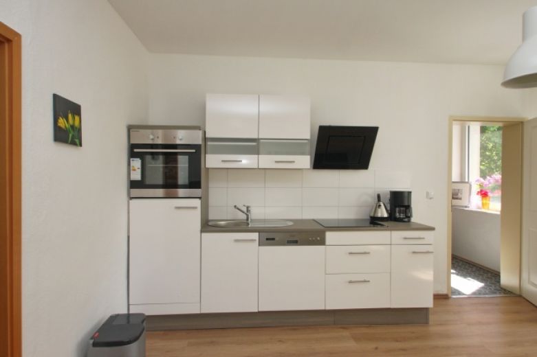 Modern und schick, ruhige Lage, 2 min zur S-Bahn!  Bright, modern, 2 min to the S-Bahn!