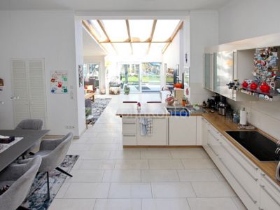 Gro&szlig;e verglaste Terrasse, Kaminofen,  Garten, hochwertig u. schick m&ouml;bl., ruhig und gr&uuml;n, gut angebunden.