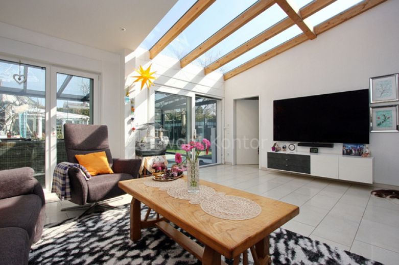 Gro&szlig;e verglaste Terrasse, Kaminofen,  Garten, hochwertig u. schick m&ouml;bl., ruhig und gr&uuml;n, gut angebunden.