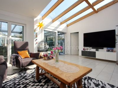 Gro&szlig;e verglaste Terrasse, Kaminofen,  Garten, hochwertig u. schick m&ouml;bl., ruhig und gr&uuml;n, gut angebunden.