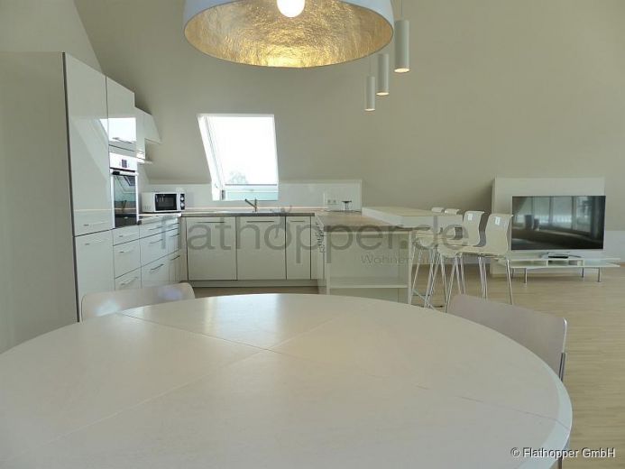 Exklusive, lichtdurchflutete 3,5-Zimmer-Dachgeschoss-Wohnung mit Dachterrasse Stuttgart-Plieningen