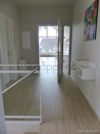 Exklusive, lichtdurchflutete 3,5-Zimmer-Dachgeschoss-Wohnung mit Dachterrasse Stuttgart-Plieningen