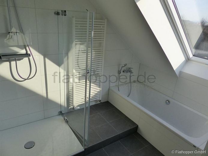 Exklusive, lichtdurchflutete 3,5-Zimmer-Dachgeschoss-Wohnung mit Dachterrasse Stuttgart-Plieningen