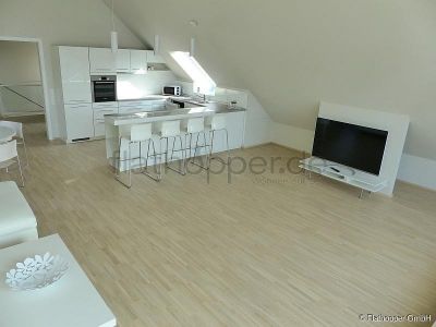 Exklusive, lichtdurchflutete 3,5-Zimmer-Dachgeschoss-Wohnung mit Dachterrasse Stuttgart-Plieningen