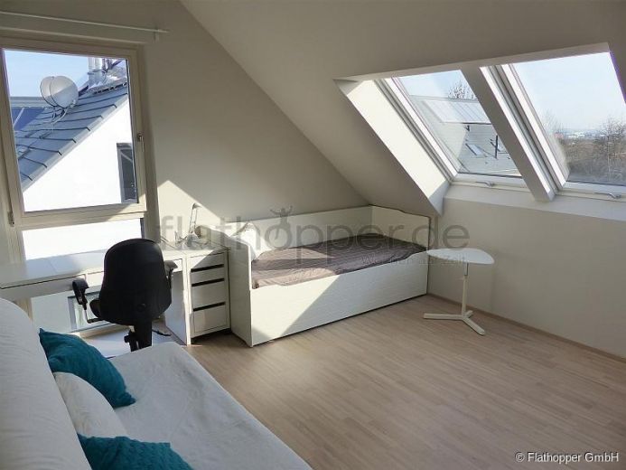 Exklusive, lichtdurchflutete 3,5-Zimmer-Dachgeschoss-Wohnung mit Dachterrasse Stuttgart-Plieningen