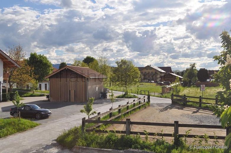 Möblierte 3-Zimmer-Wohnung mit Balkon in Rosenheim/Happing