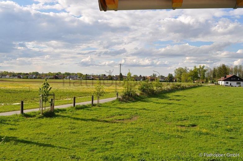 Möblierte 3-Zimmer-Wohnung mit Balkon in Rosenheim/Happing
