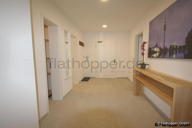 M&ouml;blierte 3-Zimmer-Wohnung mit Balkon in Rosenheim/Happing