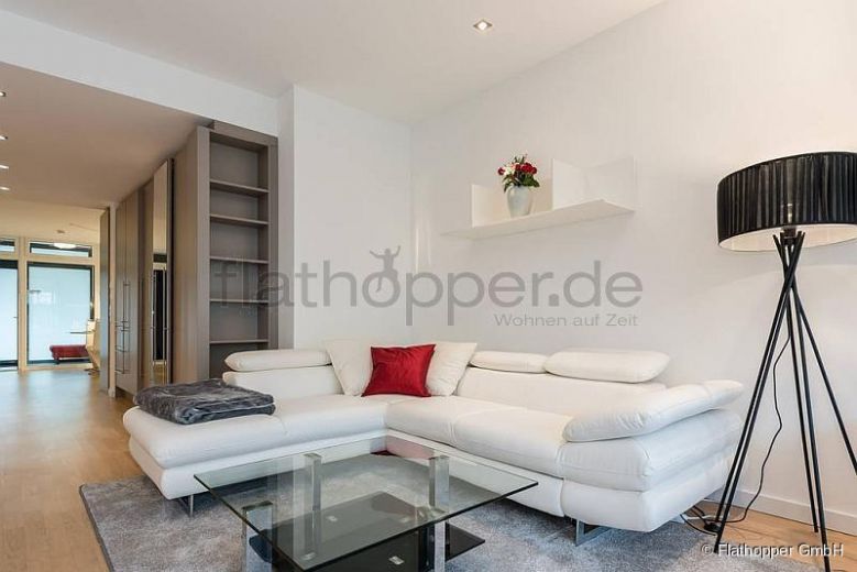 Moderne, offen gestaltete 2-Zimmer-Wohnung mit Terrasse - München-Bogenhausen