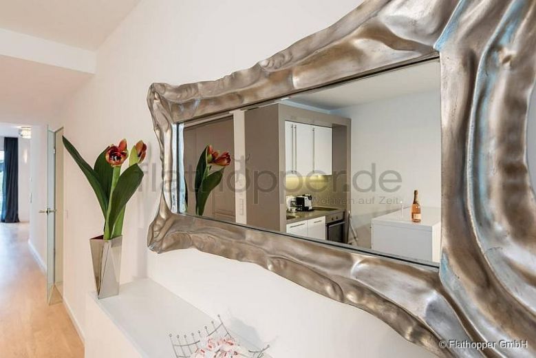 Moderne, offen gestaltete 2-Zimmer-Wohnung mit Terrasse - München-Bogenhausen