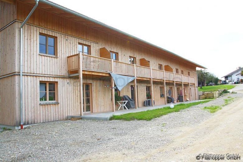 1,5 Zimmer-Galerie-Wohnung im Holzhaus mit Balkon -  bei Otterfing