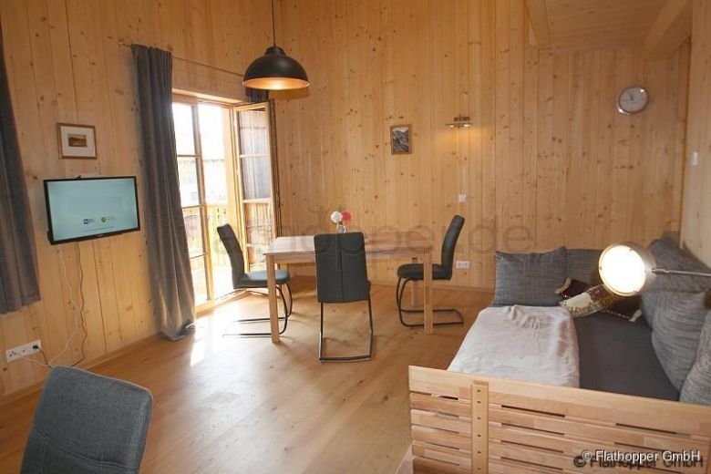1,5 Zimmer-Galerie-Wohnung im Holzhaus mit Balkon -  bei Otterfing
