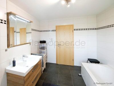 Hochwertige 2-Zimmer-Wohnung mit S&uuml;dbalkon und Bergpanoramablick- bei Egling