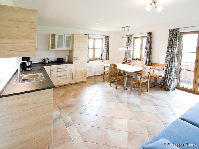 Hochwertige 2-Zimmer-Wohnung mit S&uuml;dbalkon und Bergpanoramablick- bei Egling