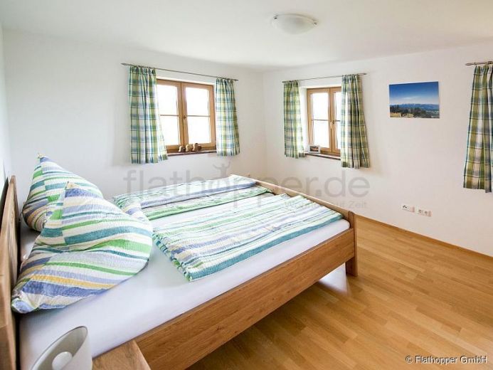 Hochwertige 2-Zimmer-Wohnung mit S&uuml;dbalkon und Bergpanoramablick- bei Egling