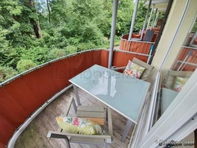 M&ouml;bliertes Apartment mit Balkon in Rosenheim und Blick ins Gr&uuml;ne