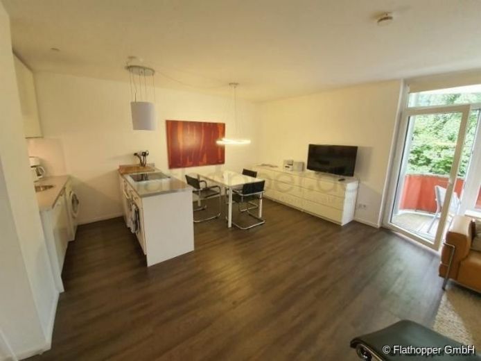 M&ouml;bliertes Apartment mit Balkon in Rosenheim und Blick ins Gr&uuml;ne