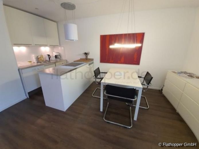 M&ouml;bliertes Apartment mit Balkon in Rosenheim und Blick ins Gr&uuml;ne