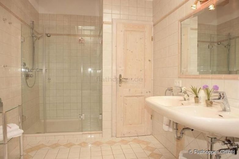 Einzigartiges, m&ouml;bliertes Haus in Gstadt am Chiemsee - Zwischenmiete -