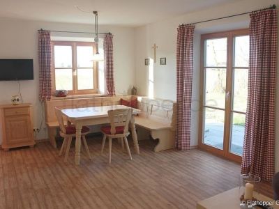 Gem&uuml;tliche 3-Zimmer-Erdgeschoss-Wohnung mit Terrasse -  Egling nahe M&uuml;nchen