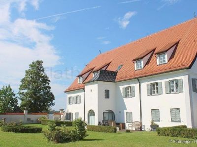 Moderne 2-Zimmer-Wohnung im Schloss in Grabenstätt  am Chiemsee