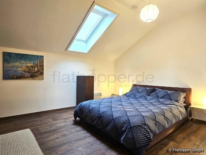 Große Dachgeschosswohnung in der Nähe von Holzkirchen