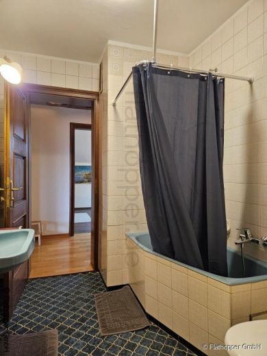 Große Dachgeschosswohnung in der Nähe von Holzkirchen