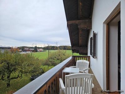 Große Dachgeschosswohnung in der Nähe von Holzkirchen