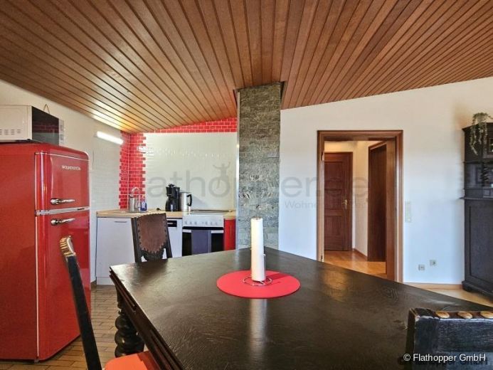 Große Dachgeschosswohnung in der Nähe von Holzkirchen