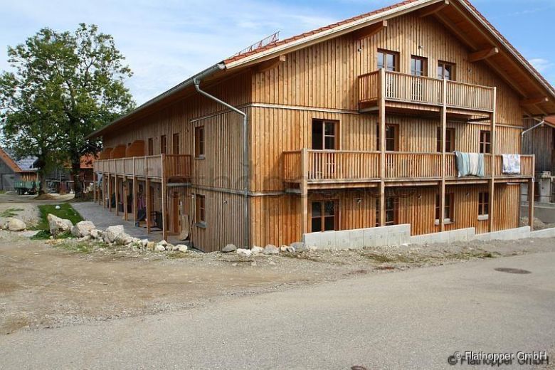 Gemütliche, möblierte 3-Zimmer-Wohnung mit Terrasse im Holzhaus bei Otterfing