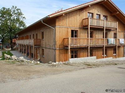Gem&uuml;tliche, m&ouml;blierte 3-Zimmer-Wohnung mit Terrasse im Holzhaus bei Otterfing