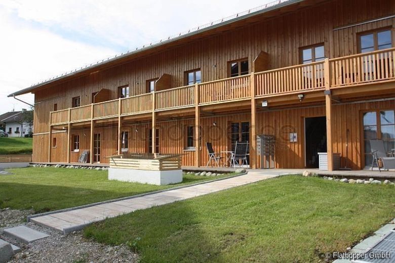 Gem&uuml;tliche, m&ouml;blierte 3-Zimmer-Wohnung mit Terrasse im Holzhaus bei Otterfing