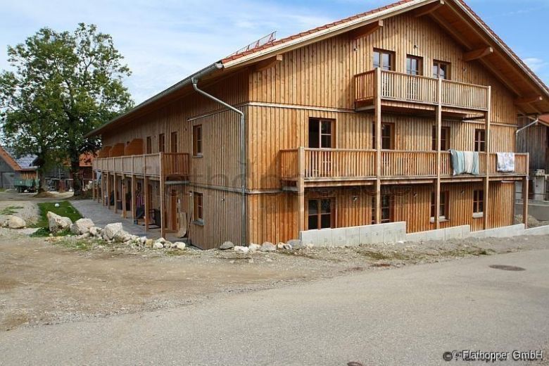 Gem&uuml;tliche, m&ouml;blierte 3-Zimmer-Wohnung mit Terrasse im Holzhaus bei Otterfing