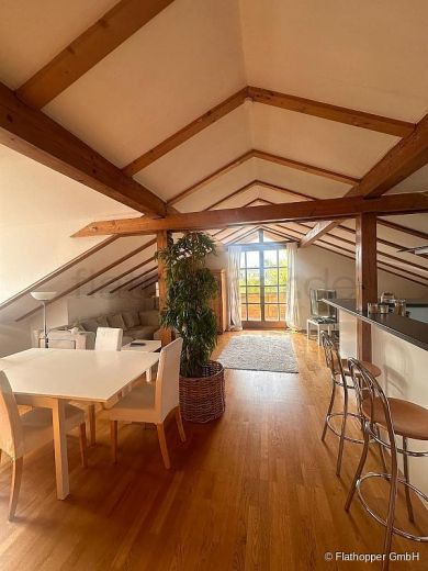 Helle Dachgeschoss-Wohnung in Vaterstetten bei München